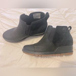Women’s Sorel Evie Pull on Booties Size  7.5 Black
